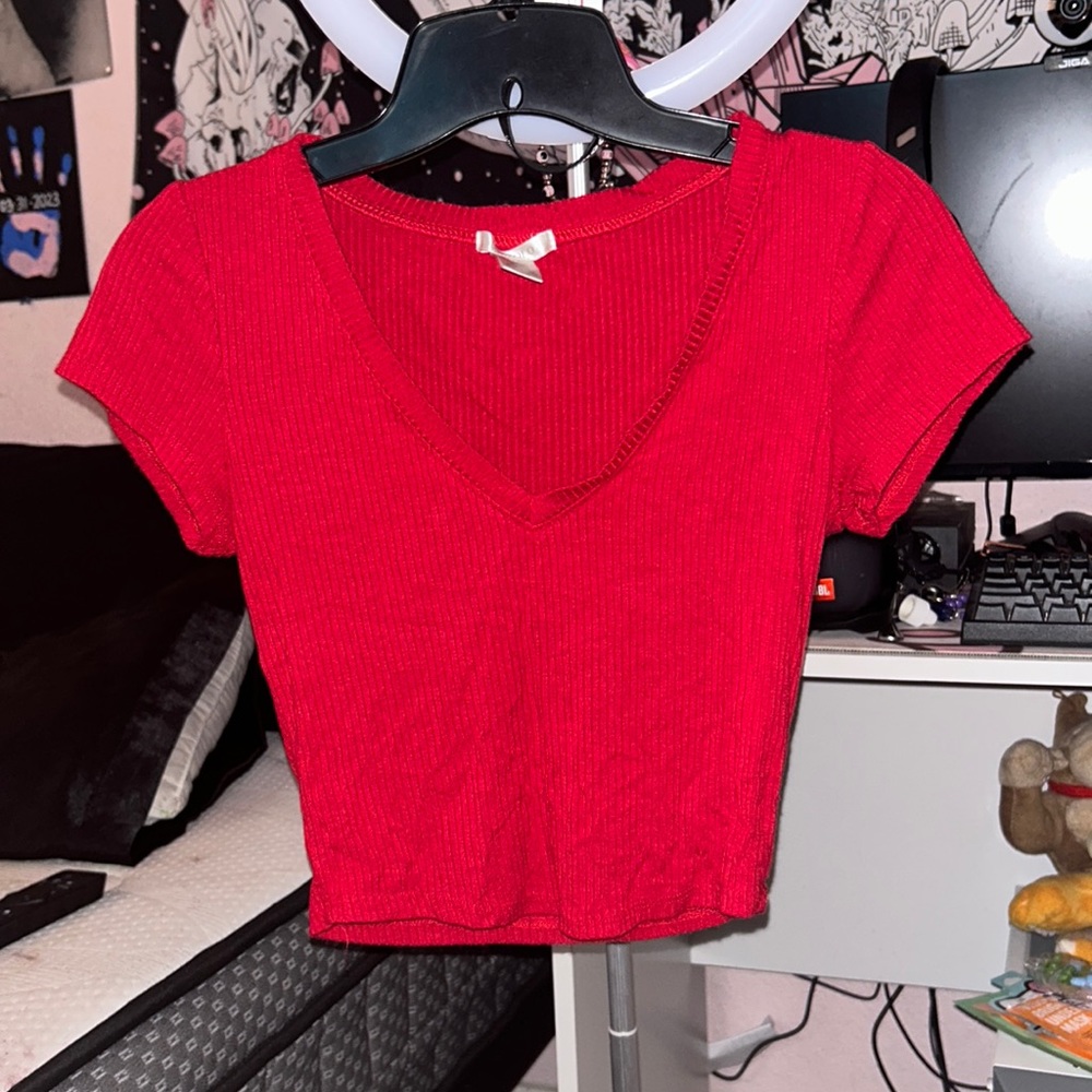 red v neck crop top
